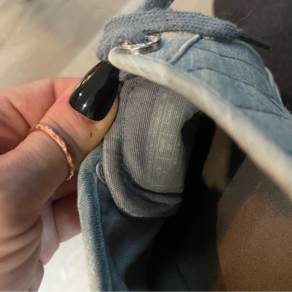 Guess shoe size 7 - Picture 6 of 9